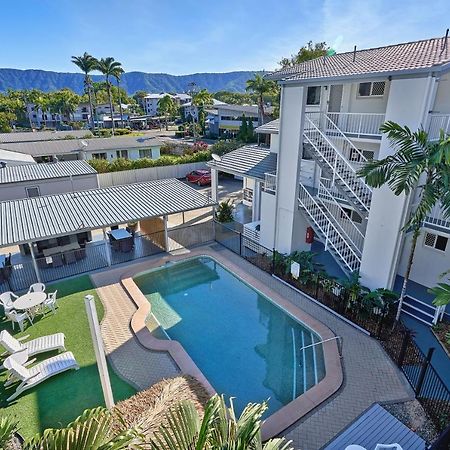 Cocos Holiday Apartments Trinity Beach Bagian luar foto
