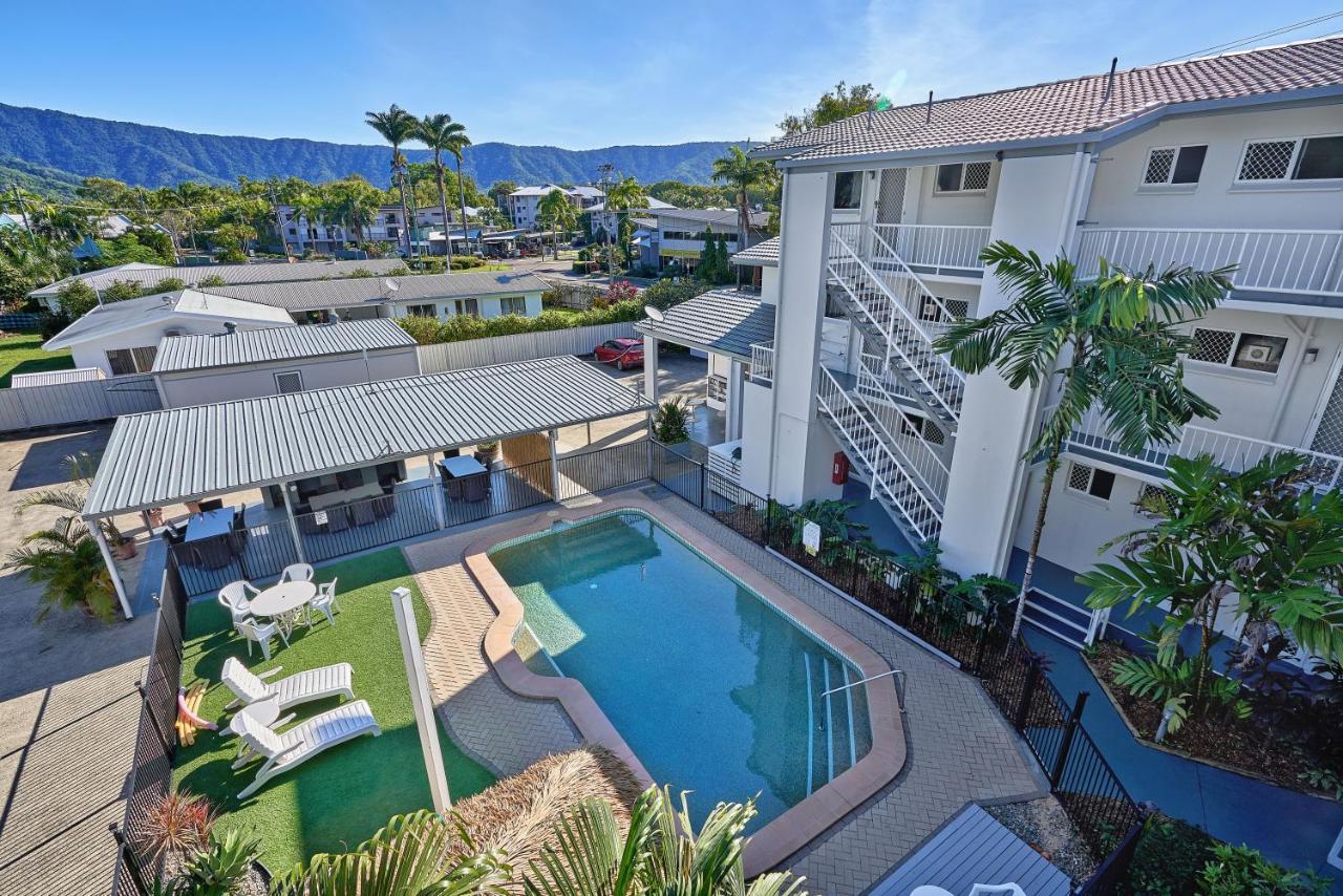 Cocos Holiday Apartments Trinity Beach Bagian luar foto