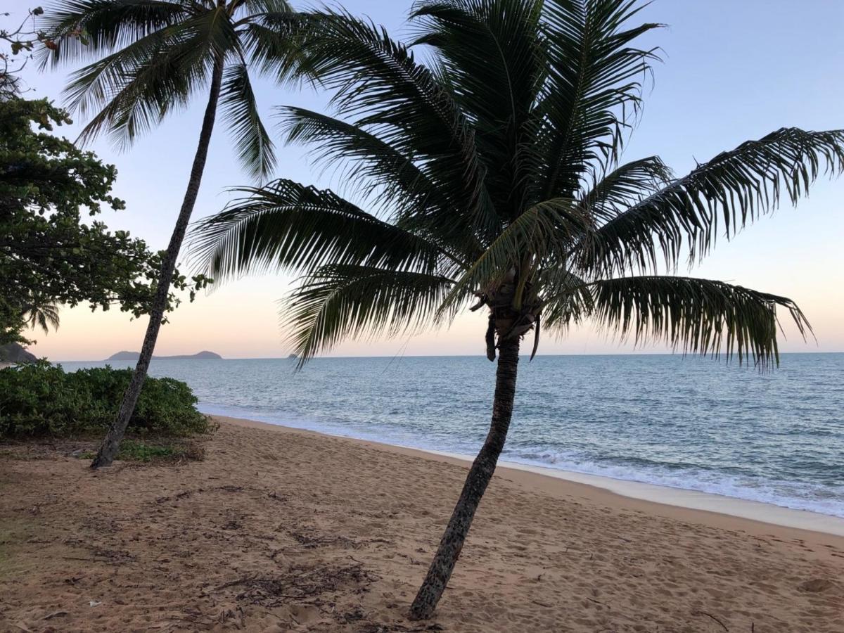 Cocos Holiday Apartments Trinity Beach Bagian luar foto