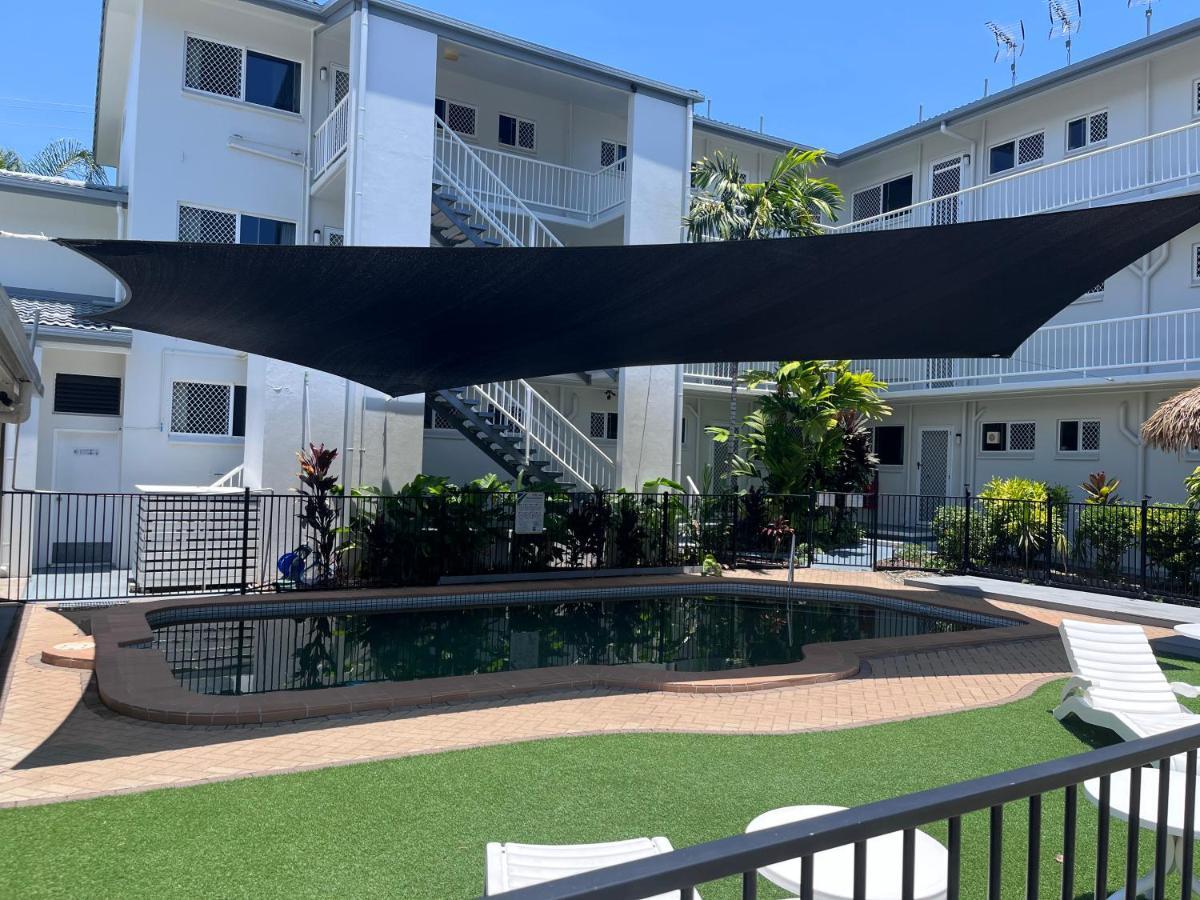 Cocos Holiday Apartments Trinity Beach Bagian luar foto